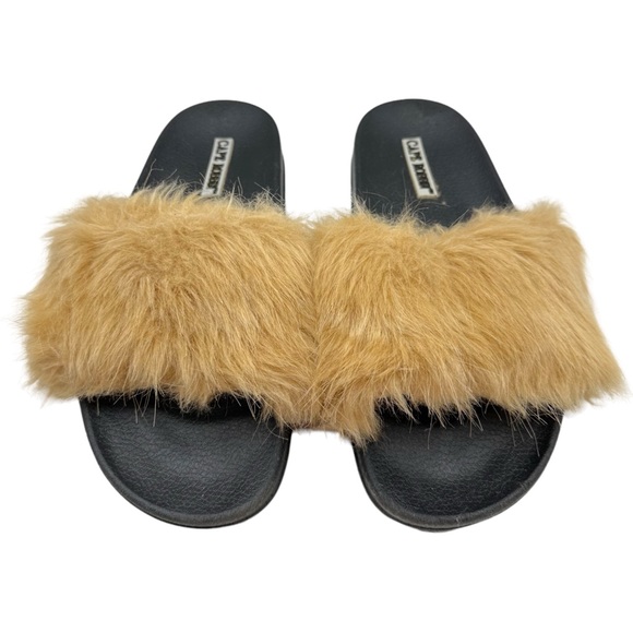 Cape Robbin Moira Faux Fur Slip On Open Toe Casual Sandal Slides Tan Black 6 - Picture 4 of 15